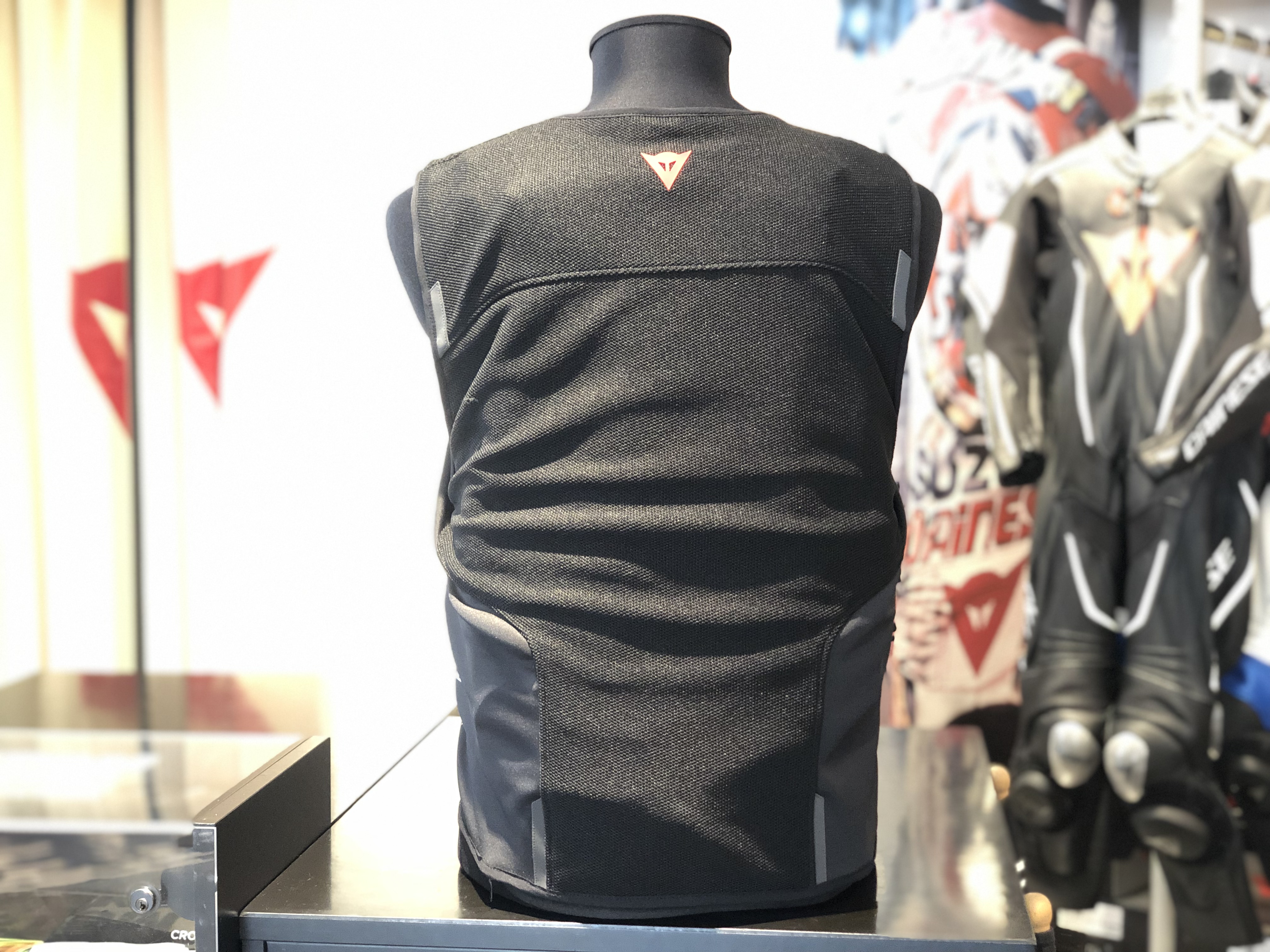お持ちのジャケットに最高の安全性能をプラス”SMART JACKET”のご紹介_vol.1